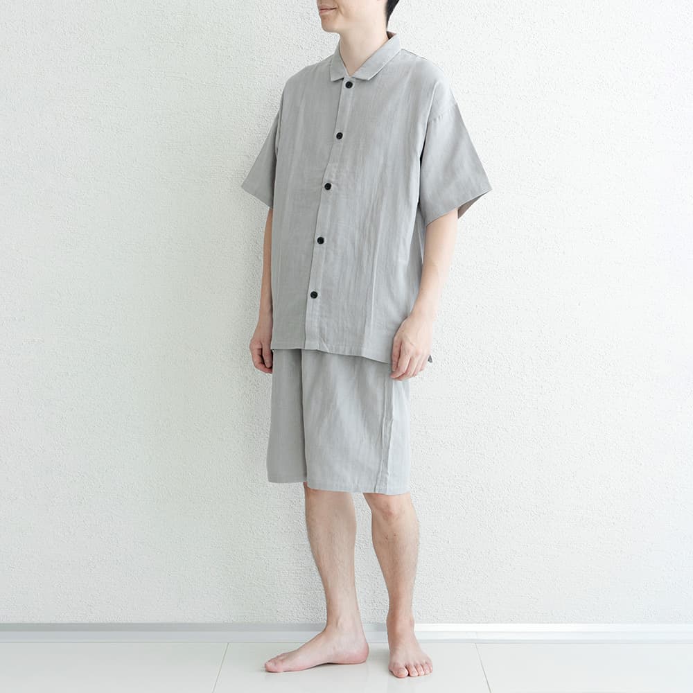 グレー